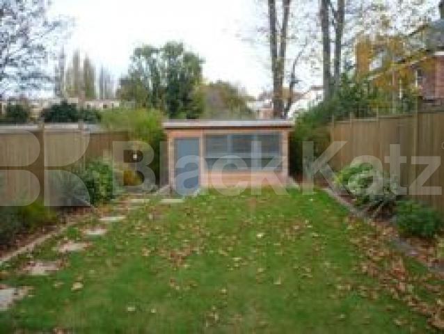 			BEAUTIFUL ROAD!!!, 4 Bedroom, 1 bath, 1 reception Flat			 Avenue Road, CROUCH END/HIGHGATE N6